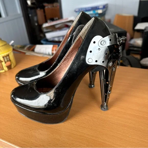 Metropolis Shoes - Picture 4 of 13